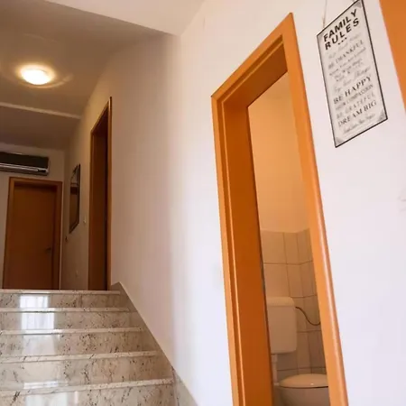 Appartement In Mit Grossem Garten *