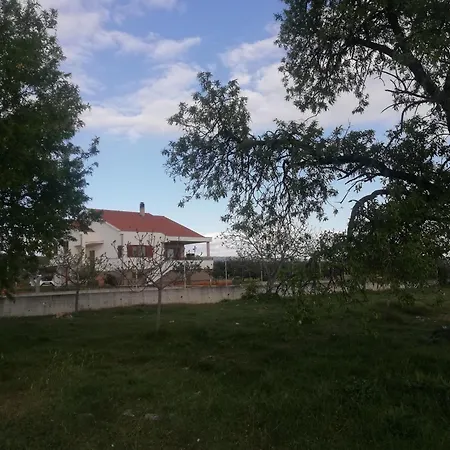 Appartement In Mit Grossem Garten