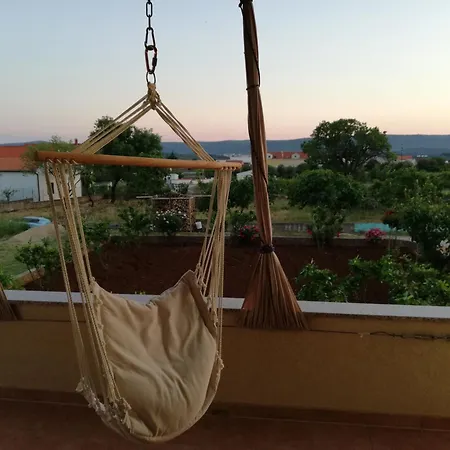 Appartement In Mit Grossem Garten