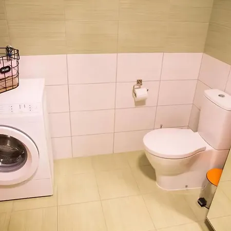 Appartement In Mit Grossem Garten *